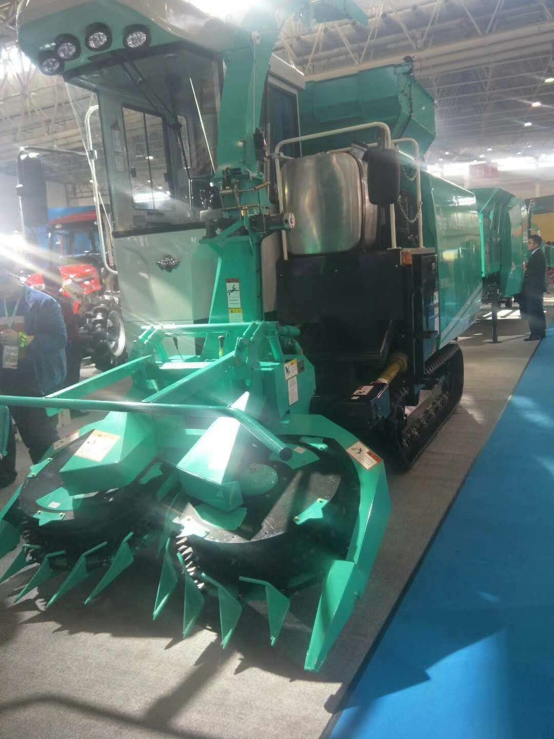 履帶式靑儲機(jī) 秸稈粉碎機(jī) 青貯收割機(jī) 秸稈還田機(jī)廠家直銷 小型履帶式靑儲機(jī)