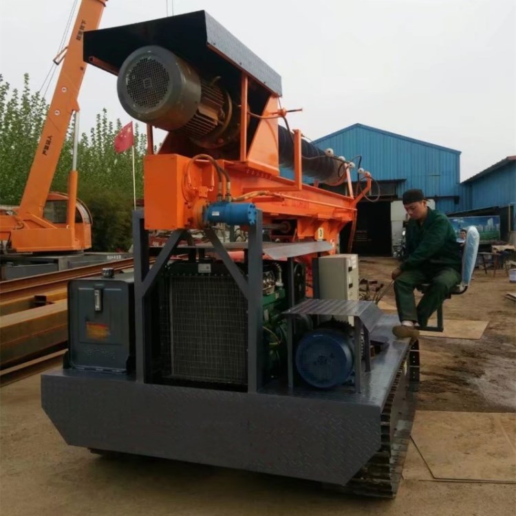 光伏履帶式公路護欄打樁機的圖片