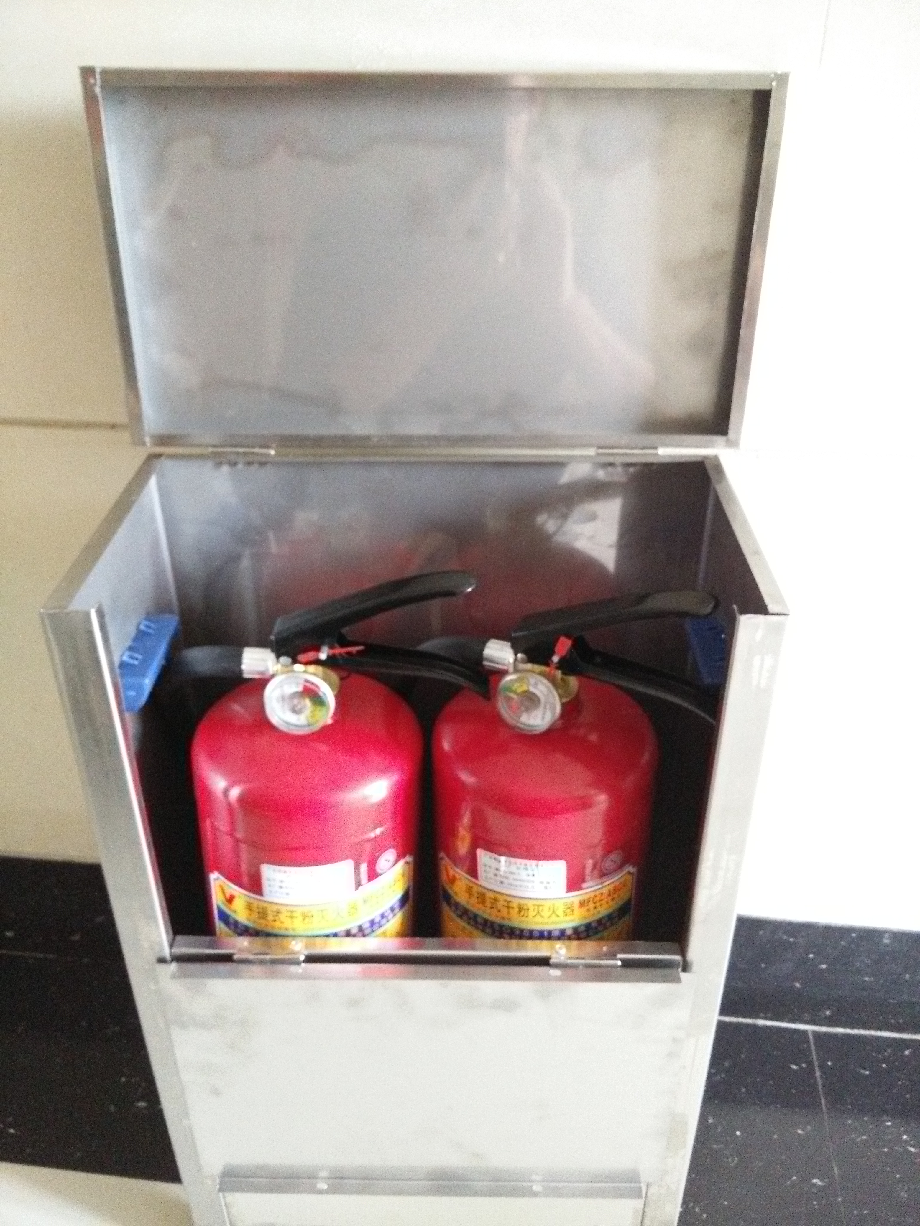 不銹鋼干粉滅火器箱 佛山市不銹鋼滅火器箱廠價(jià)直銷 佛山市禪城304不銹鋼4X2滅火器箱