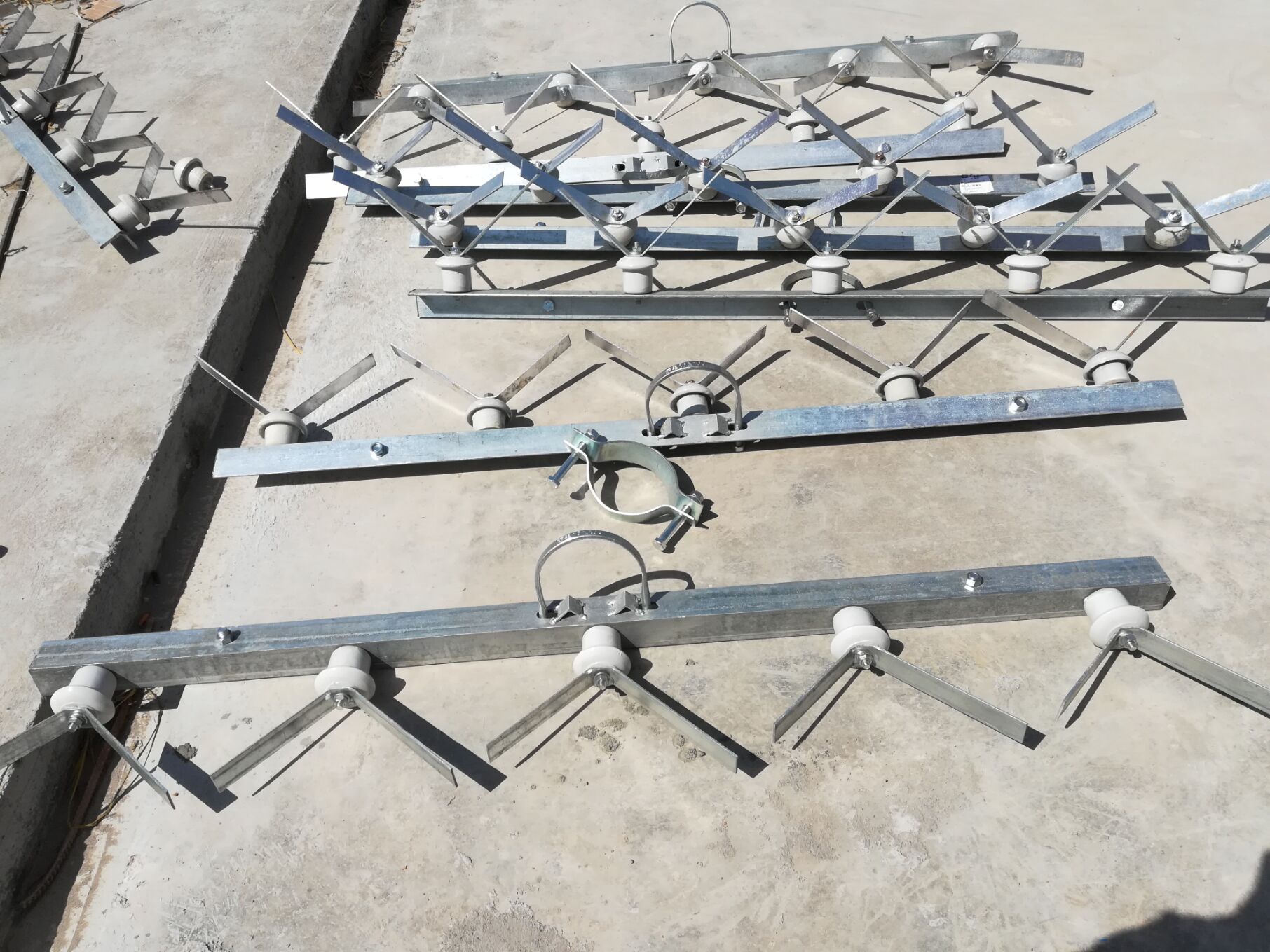 供應6mm-30mm銅滑線，TCG銅電車線，吊線器，集電器，銅滑輪，碳刷,Ф6mm-Ф30mm圓銅線