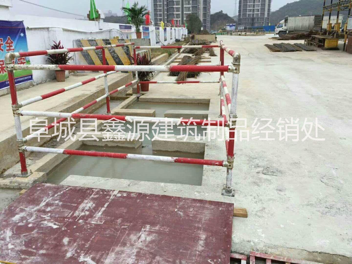 河北省工地施工工具化臨邊防護欄配件立柱，滄州市批發(fā)工地施工工具化臨邊防護欄配件立柱就選阜城鑫源