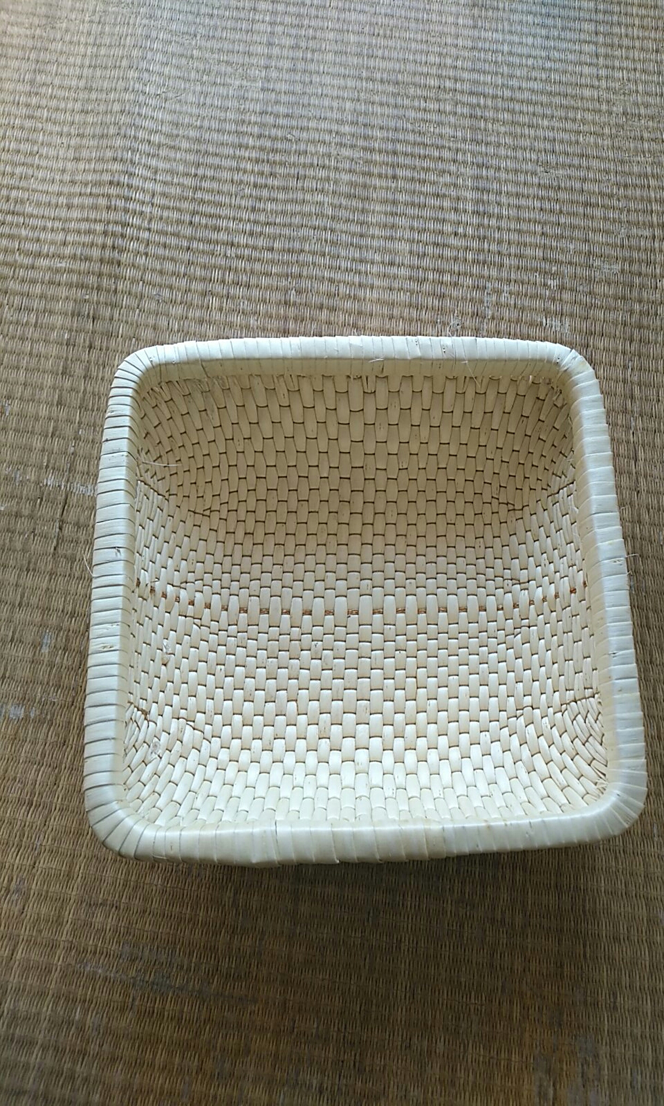 供應(yīng)*柳編笸籮 *正方笸籮、柳編工藝品、柳編筐