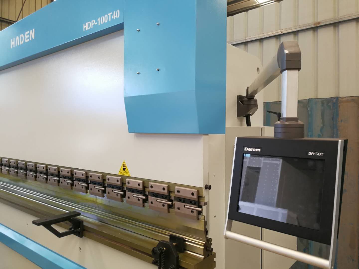 大連折彎?rùn)C(jī)廠家批發(fā)咨詢報(bào)價(jià)電話 大連折彎?rùn)C(jī)供應(yīng)商哪家比較好