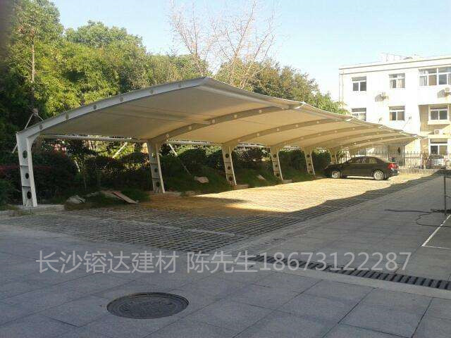 長沙膜結(jié)構(gòu)鋼梁車棚批發(fā)         膜結(jié)構(gòu)鋼梁車棚           湖南膜結(jié)構(gòu)鋼梁車棚廠家