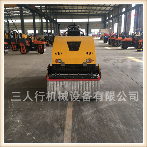三人行全液壓壓路機(jī) 小型壓路機(jī)液壓驅(qū)動(dòng)液壓振動(dòng)工作效率更高