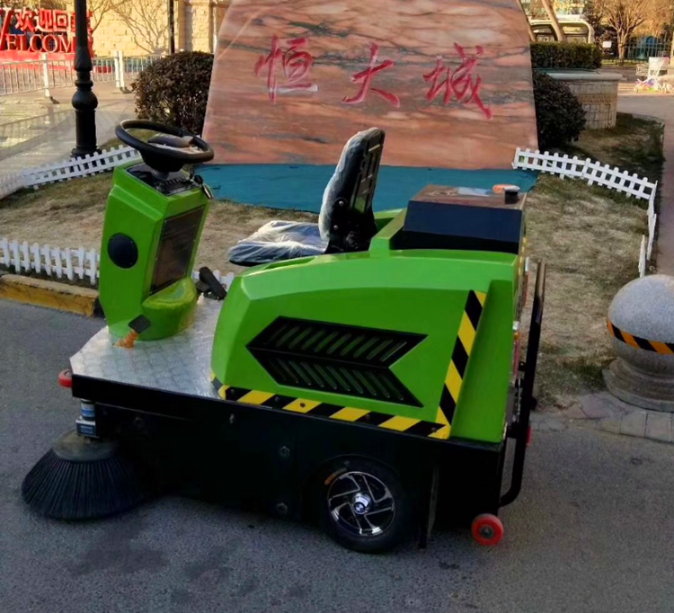 電動三輪駕駛式清掃掃地車   柳寶LB-1500B駕駛式小區(qū)學校掃地車