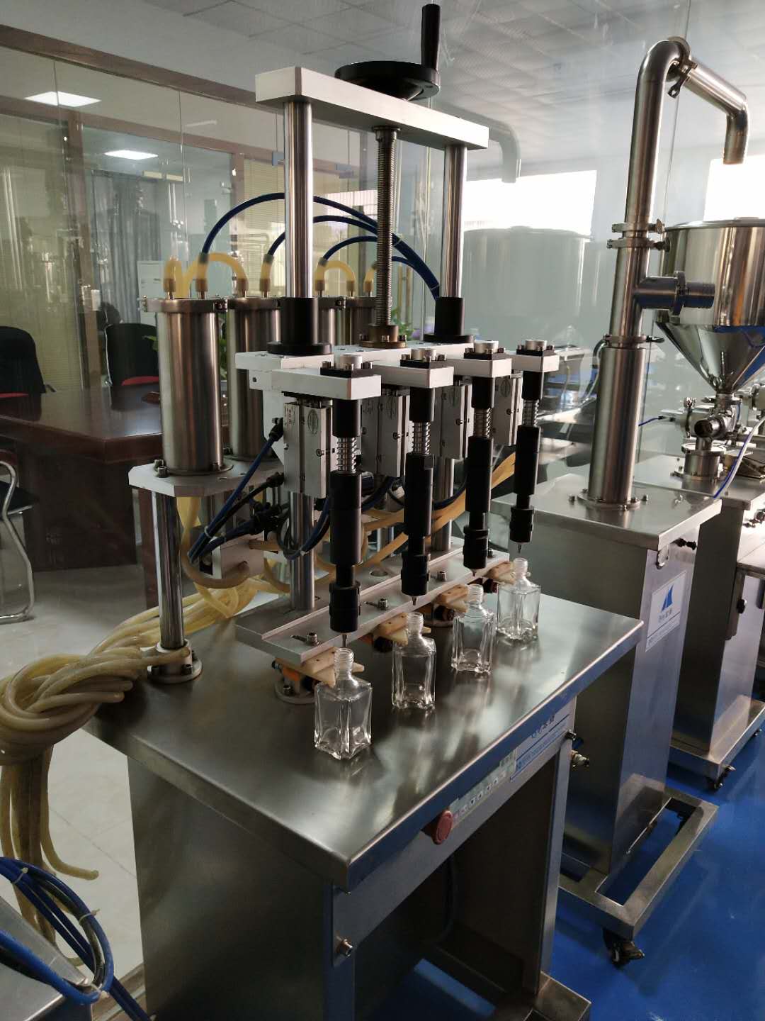 香水灌裝機(jī)