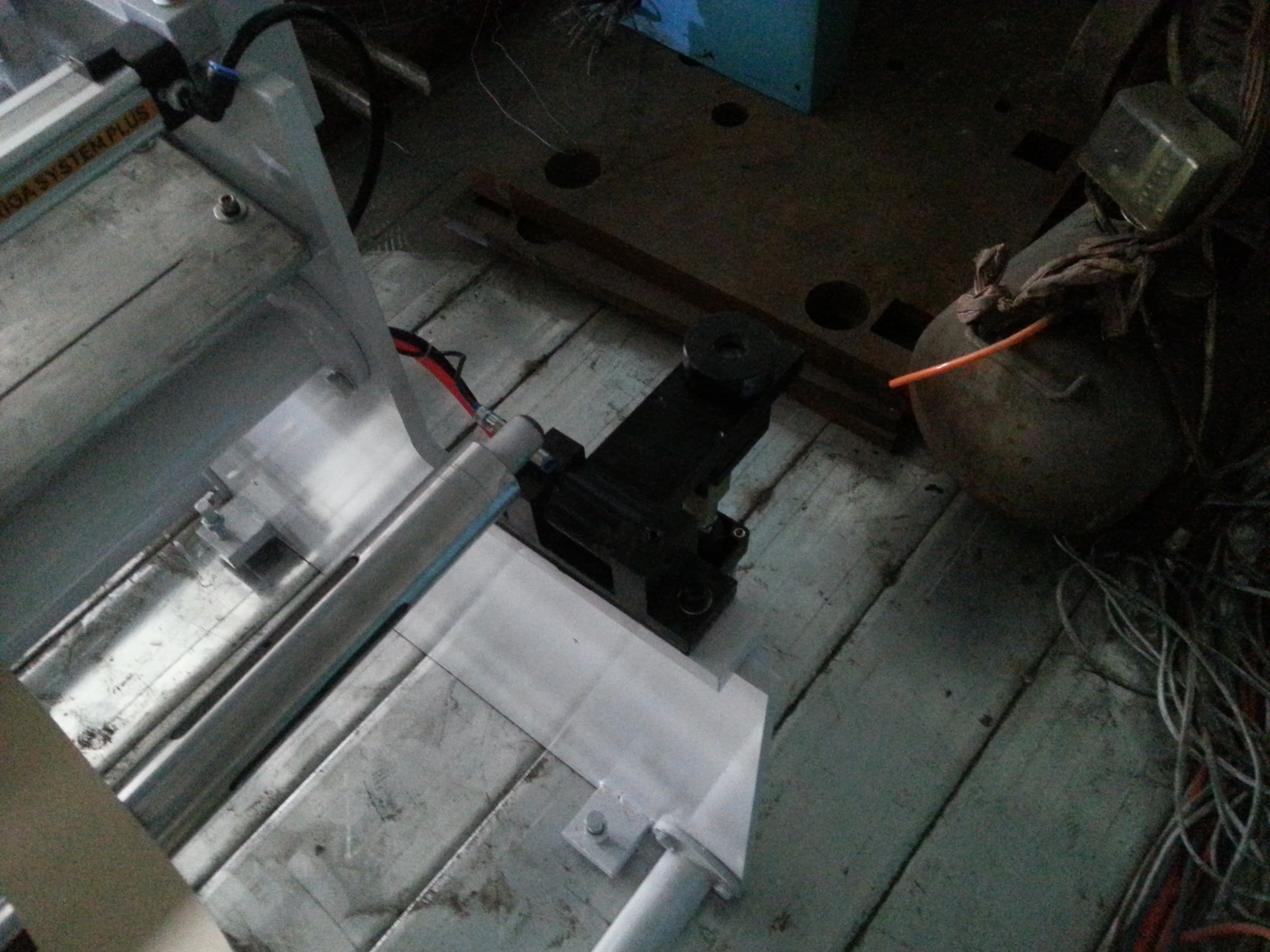 粘塵紙菱形復(fù)卷機(jī)