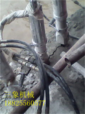 大塊巖石破除機(jī)械鋼筋混凝土分裂機(jī) 貴州鋼筋混凝土分裂機(jī)