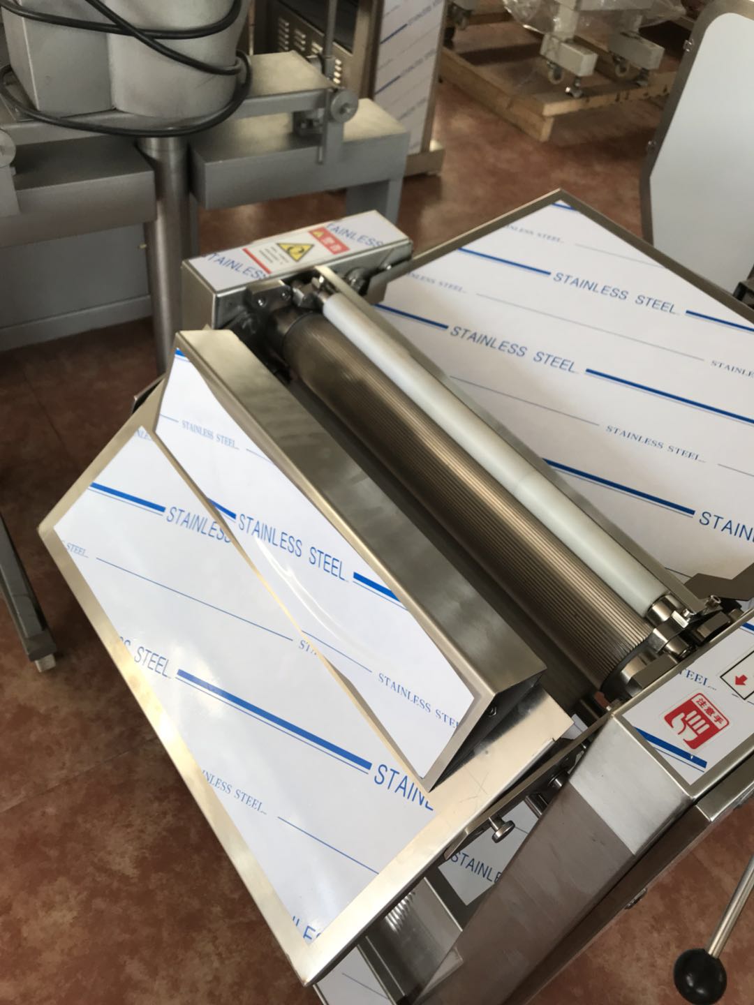 好用不傷豬皮去油機(jī)鄭州專(zhuān)賣(mài)豬皮刮油機(jī)售后維修