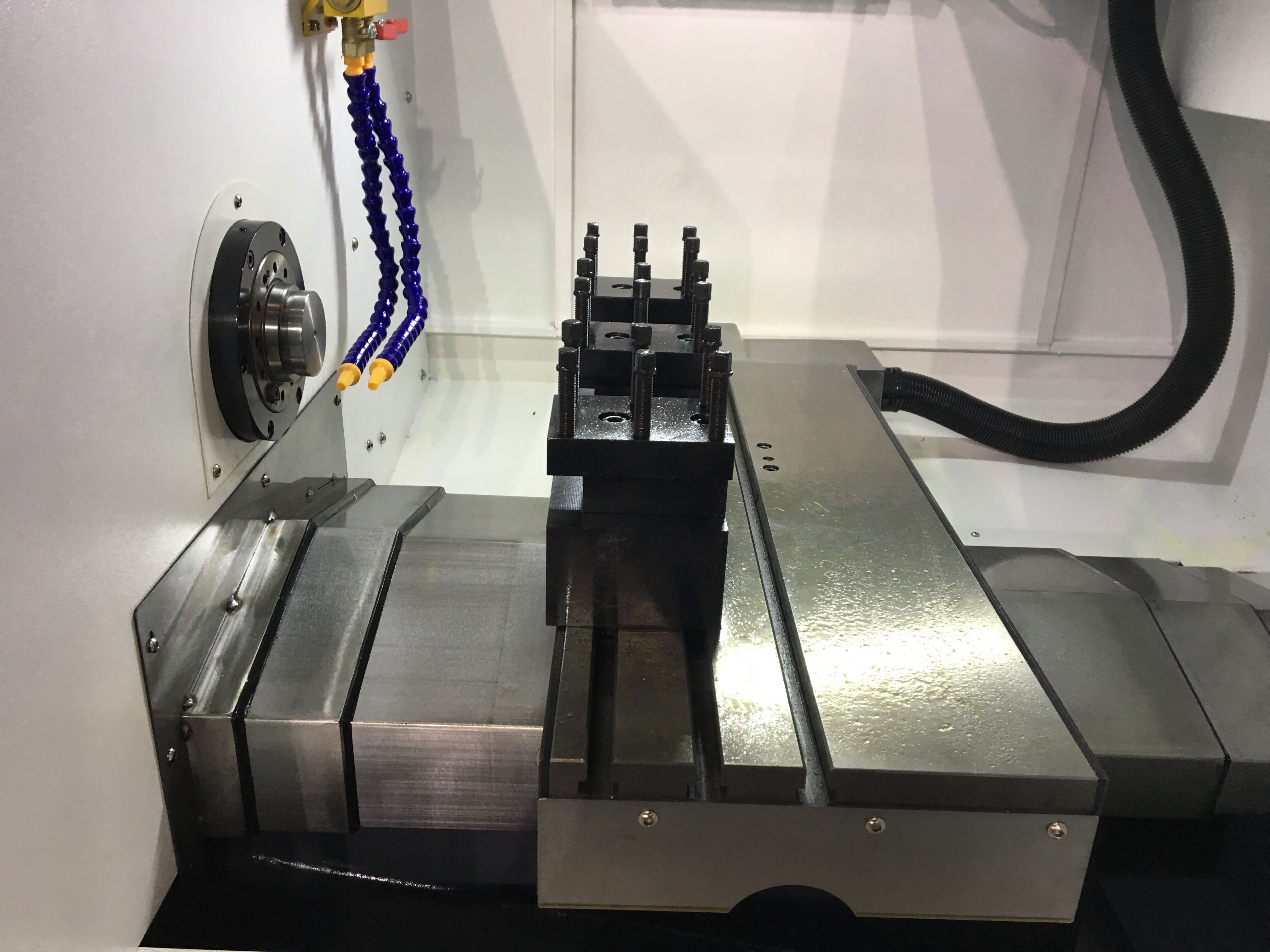 自動(dòng)上下料 沈工精機(jī)廠家直銷斜床身數(shù)控機(jī)床SG200