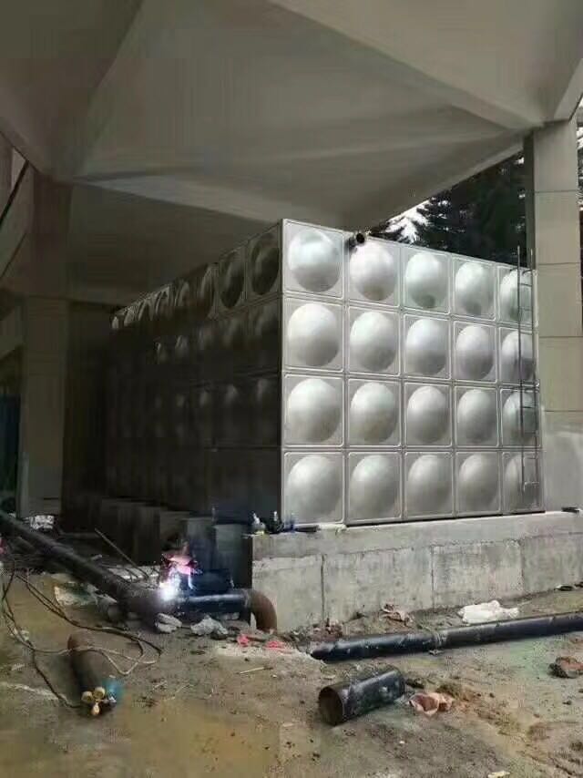 廣西北海不銹鋼方形保溫水箱廠家 臥式保溫水箱定做 立式保溫水箱價格 焊接式生活保溫水箱描述 組裝式方形保溫水箱