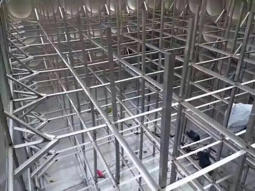 江西南昌不銹鋼方形消防水箱廠家 不銹鋼水箱 保溫水箱描述 方形保溫水箱 生活儲(chǔ)水箱 組裝式方形保溫水箱廠家