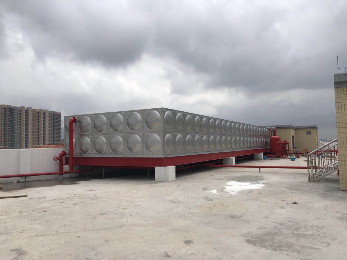 江西九江不銹鋼方形消防水箱廠家 不銹鋼水箱描述 方形水箱價(jià)格 圓形水箱 組裝式方形水箱價(jià)格 拼接水箱 保溫水箱