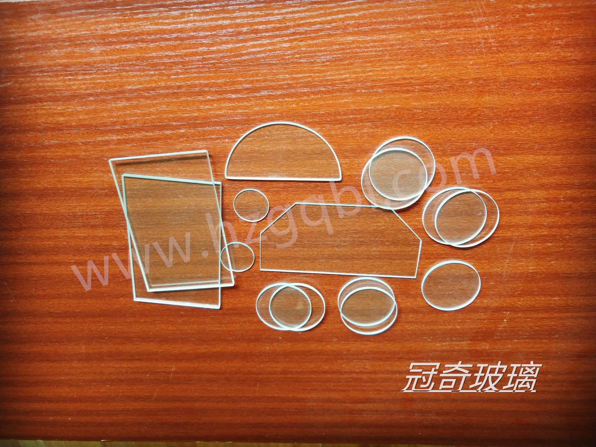 定做耐高溫玻璃超薄玻璃1mm2mm3mm4mm5mm-20mm實(shí)驗(yàn)室鋼化玻璃圓片方片異形批發(fā)定制
