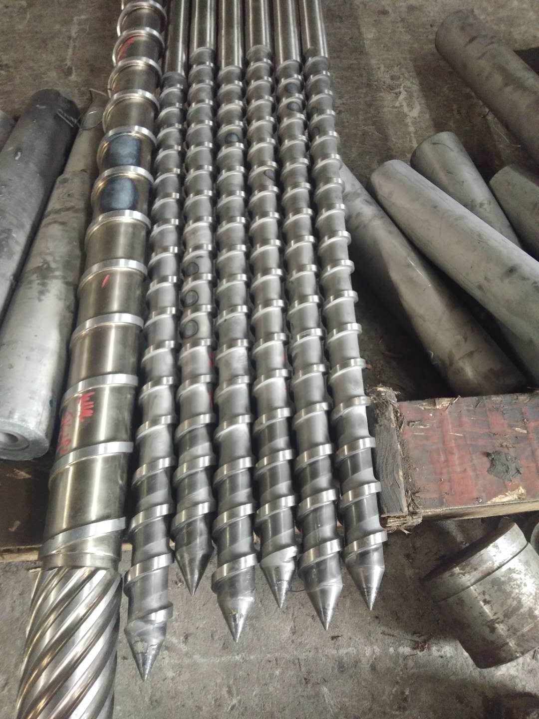 電木機(jī)螺桿廠家直銷 電木機(jī)螺桿價(jià)格  電木機(jī) 電話:13857224356，微信:huangwei576  電木機(jī)螺桿