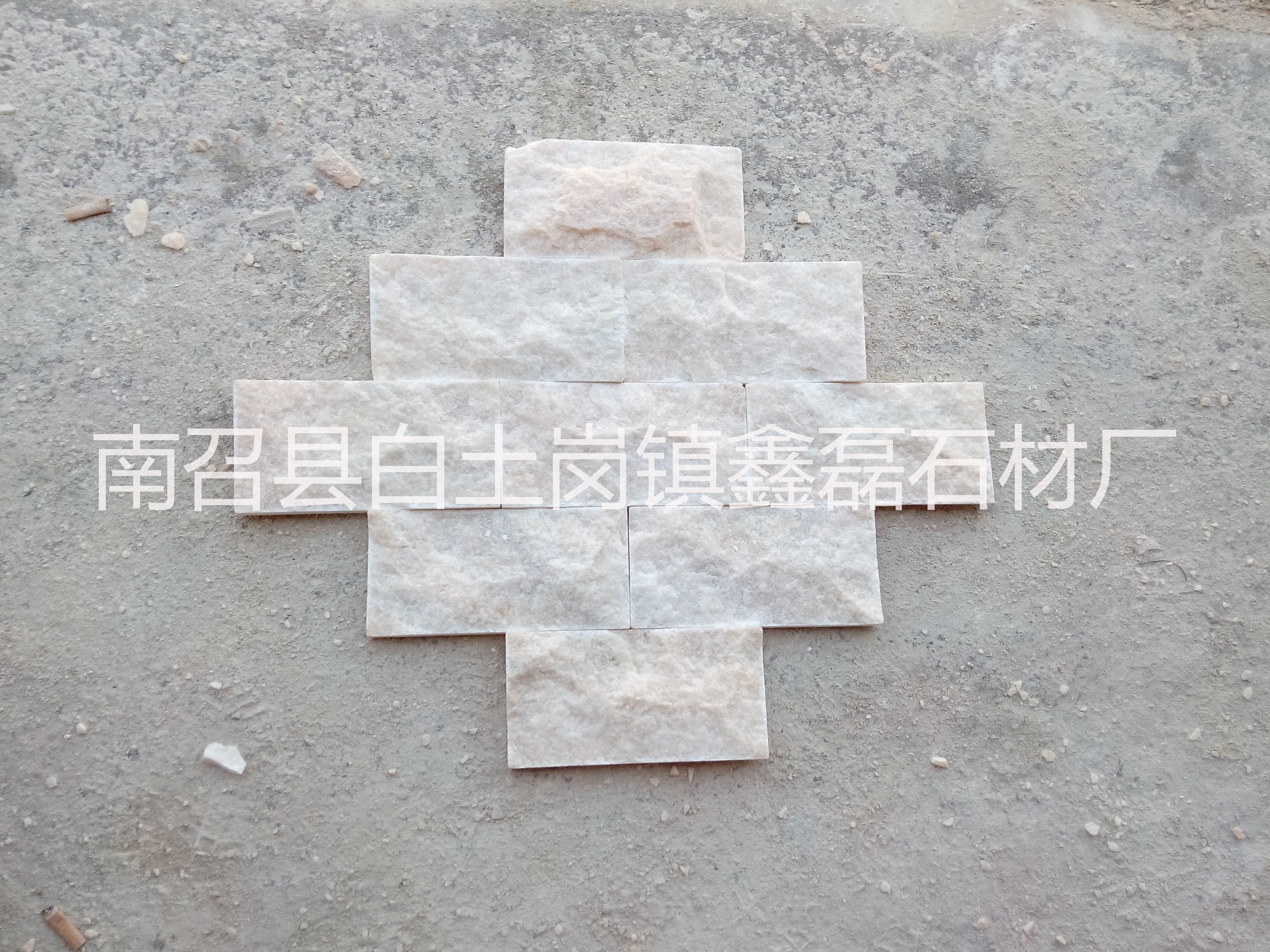 河南天然電視背景墻影視墻藝術(shù)石 河南天然自然面凹凸面瓷磚影視墻 河南蘑菇石外墻磚影視墻