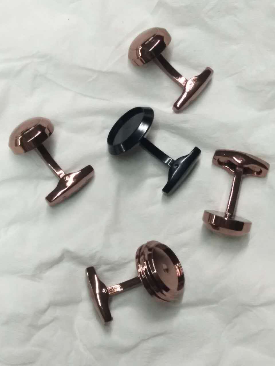 東莞鋅合金袖扣電鎳廠家，東莞鋅合金袖扣電鎳報(bào)價(jià)，東莞鋅合金袖扣電鎳哪家好