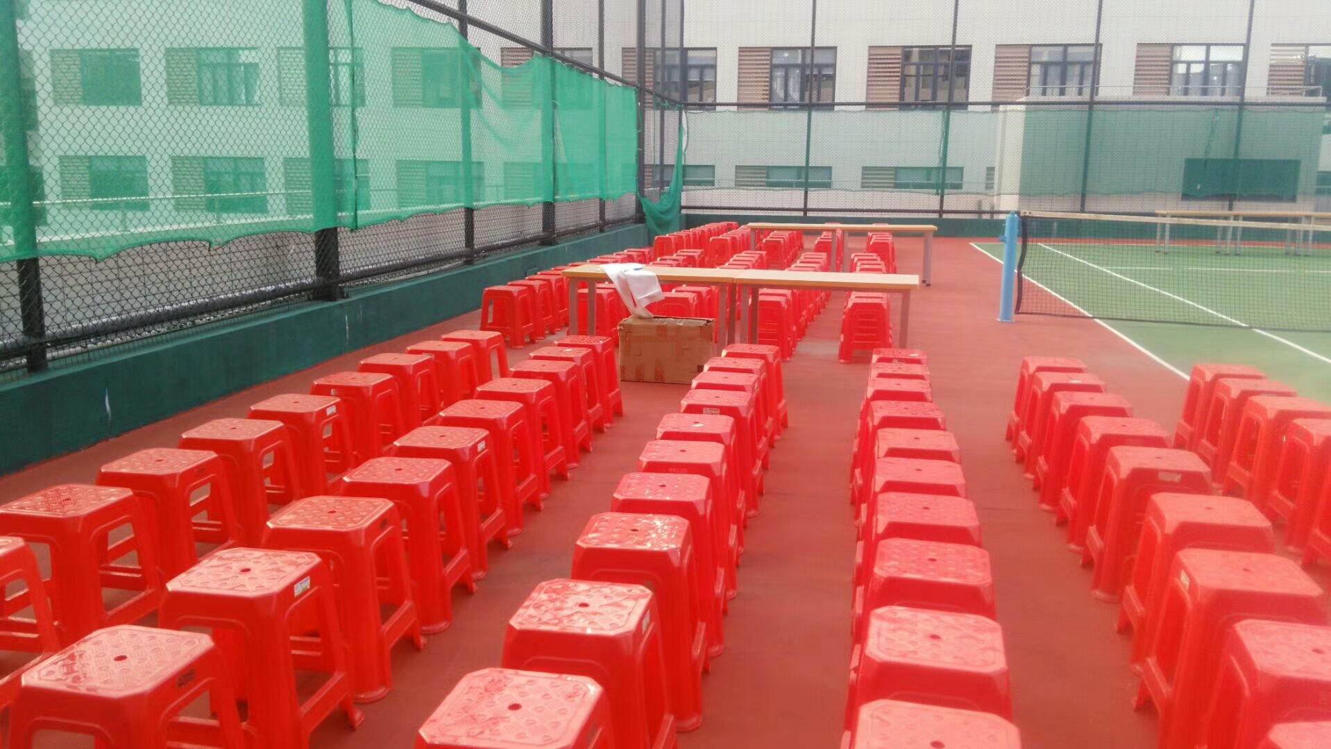 深圳塑料凳租賃 深圳紅色四方塑膠凳塑料圓凳簡(jiǎn)易戶(hù)外活動(dòng)塑料凳子出租賃