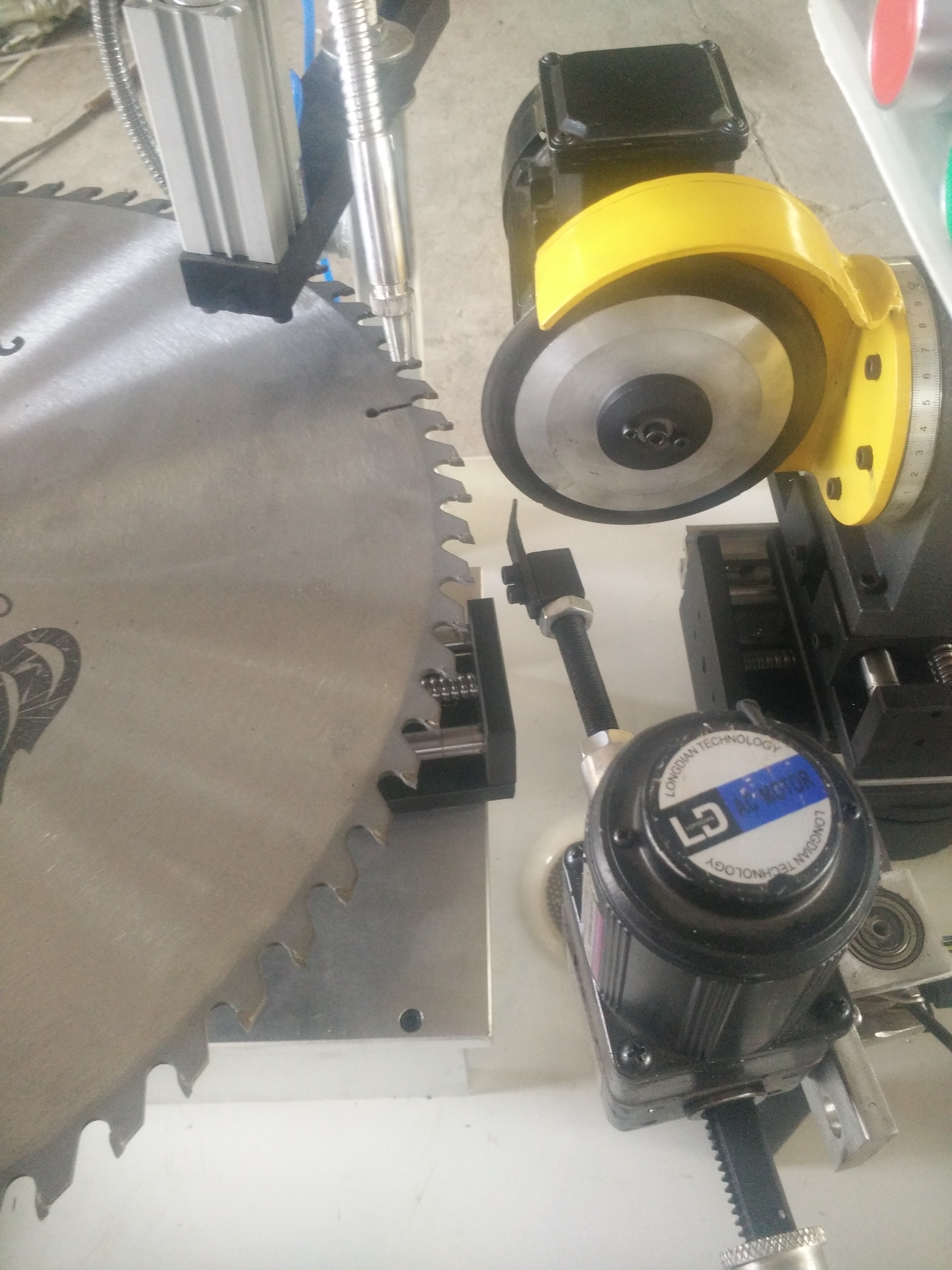 福曼威自動(dòng)數(shù)控磨磨齒機(jī)自動(dòng)出水FW-600A全自動(dòng)停前后角 全梯平齒自動(dòng)磨齒機(jī)   磨齒鋸片