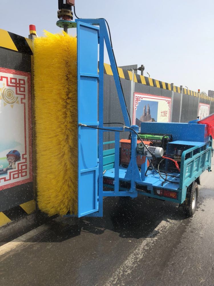 邁極環(huán)保圍擋護(hù)欄清洗機(jī)