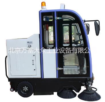 SD2000QF電動(dòng)駕駛式掃地車 北京掃地車*惠 *節(jié)能掃地車  環(huán)衛(wèi)物業(yè)*掃地車