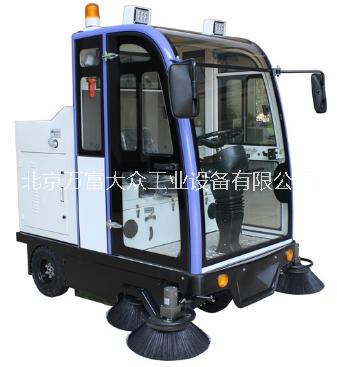 SD2000QF電動(dòng)駕駛式掃地車 北京掃地車*惠 *節(jié)能掃地車  環(huán)衛(wèi)物業(yè)*掃地車