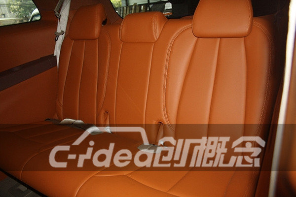 別克gl8改裝商務(wù)接待車，車內(nèi)頂棚改裝滿天星