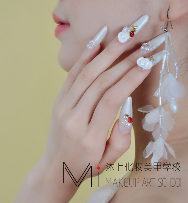 打算學(xué)習(xí)新娘妝，我想去廈門*的化妝學(xué)校 廈門沐上化妝美甲學(xué)校