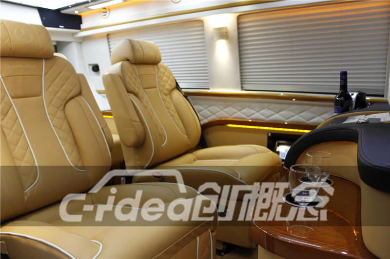 奔馳威霆車內(nèi)改裝通風(fēng)座椅，頂棚開全景天窗