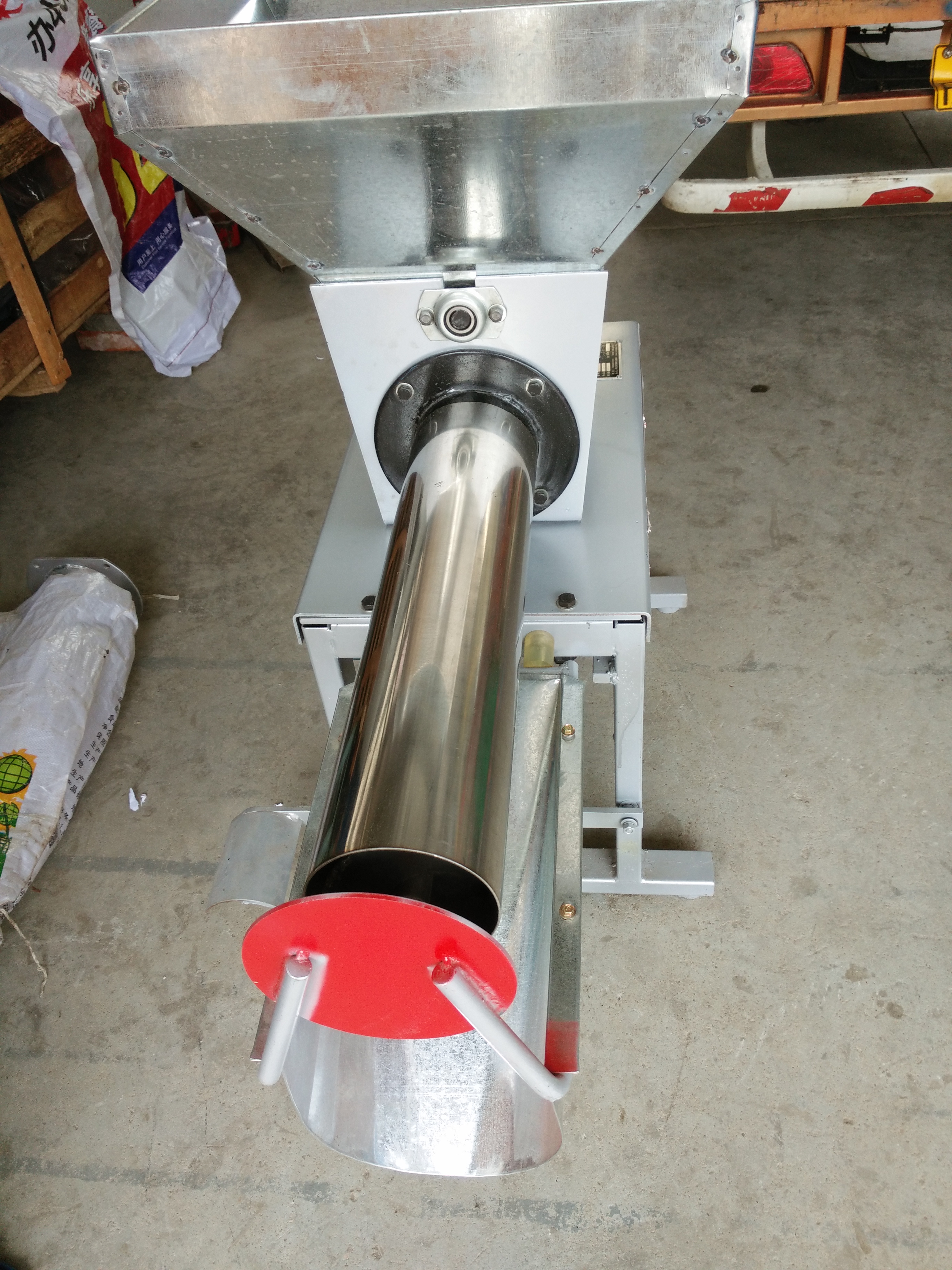 新品平菇裝袋機(jī)/袋料裝料機(jī)/蘑菇木耳菌料裝袋/杏鮑菇茶樹菇菌末