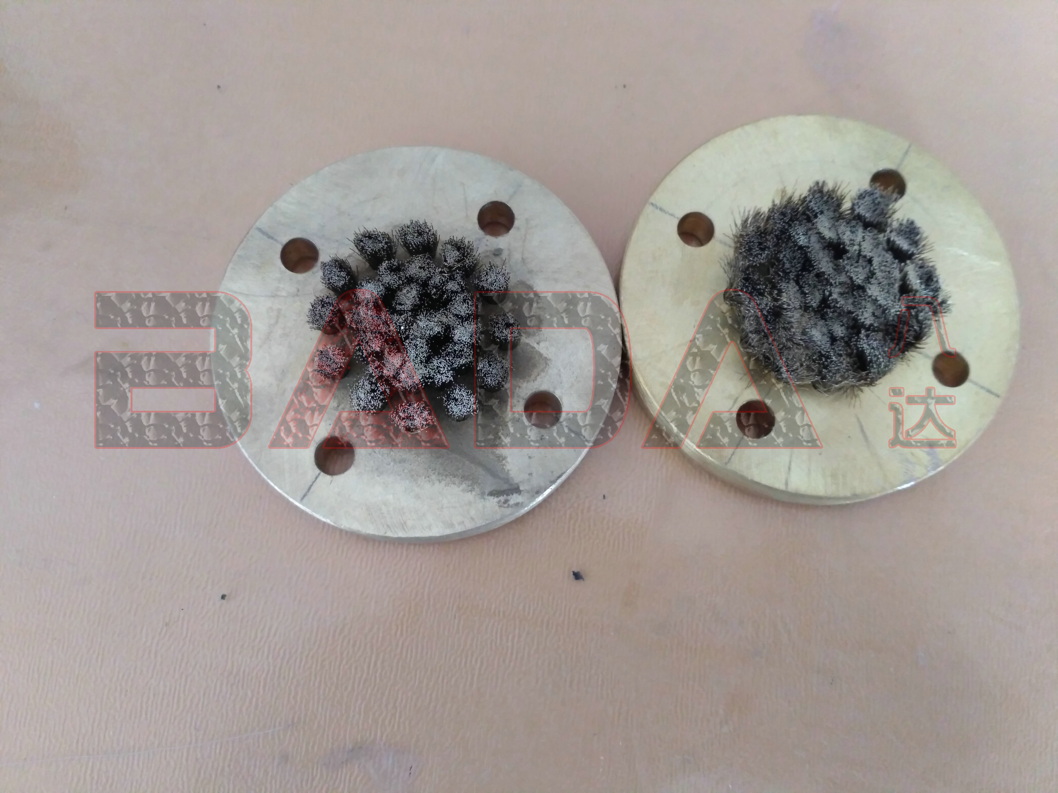 廠家定制導(dǎo)電刷.銅板導(dǎo)電毛刷.圓盤(pán)銅絲導(dǎo)電刷加工