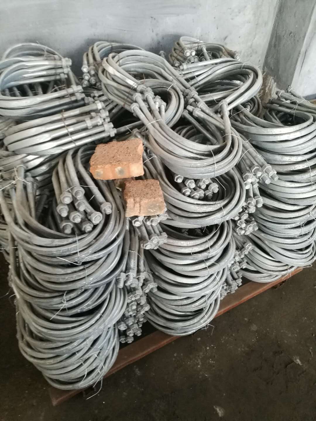 供應西藏熱鍍鋅抱箍，電力抱箍，優(yōu)質U型抱箍 抱箍.電力抱箍.U型抱箍.