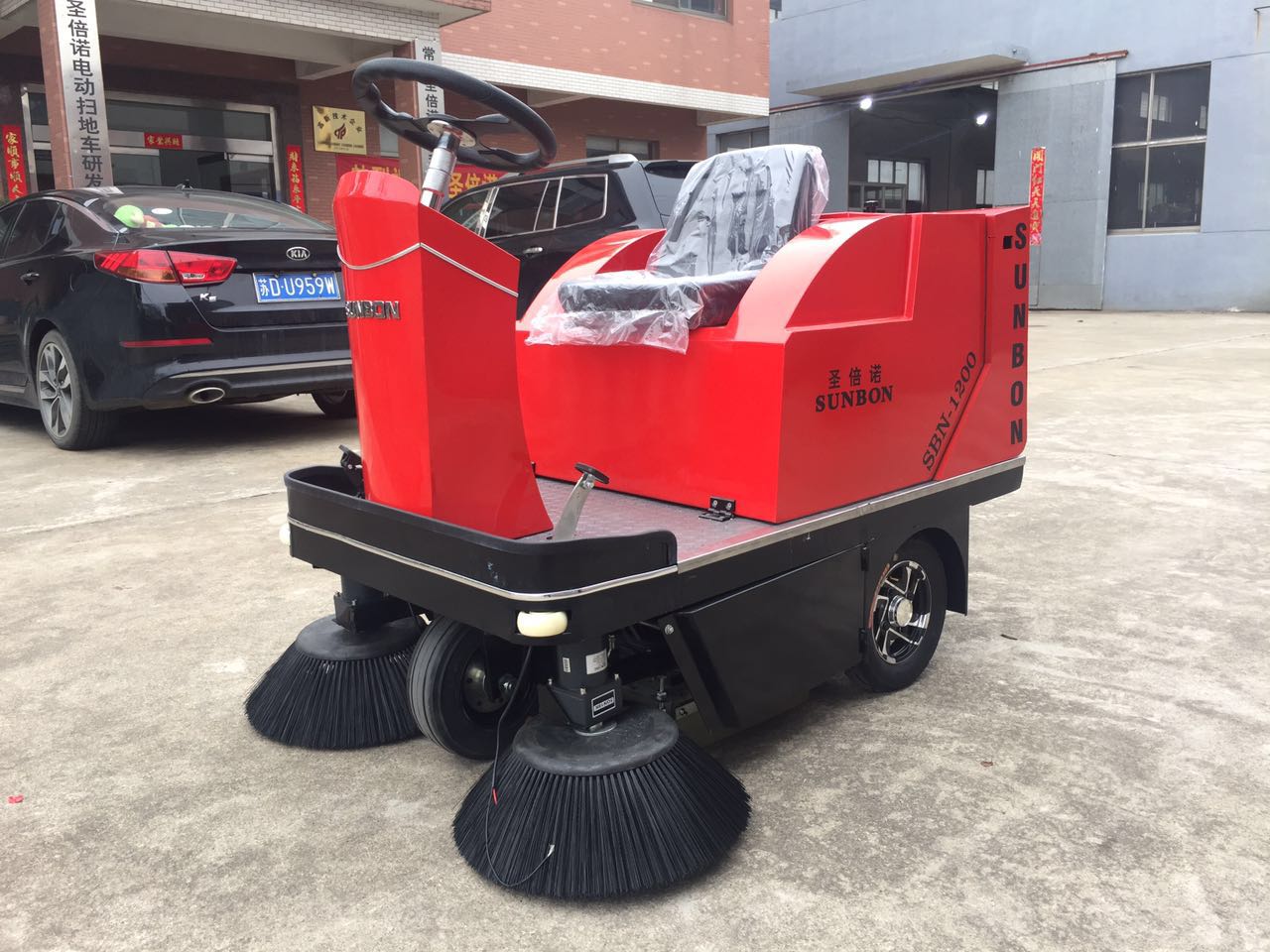 駕駛掃地機受物業(yè)公司認可