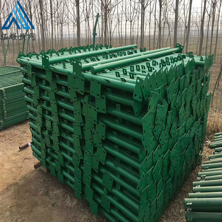 雙邊護(hù)欄隔離柵_(tái)鐵路圍欄_雙邊絲護(hù)欄