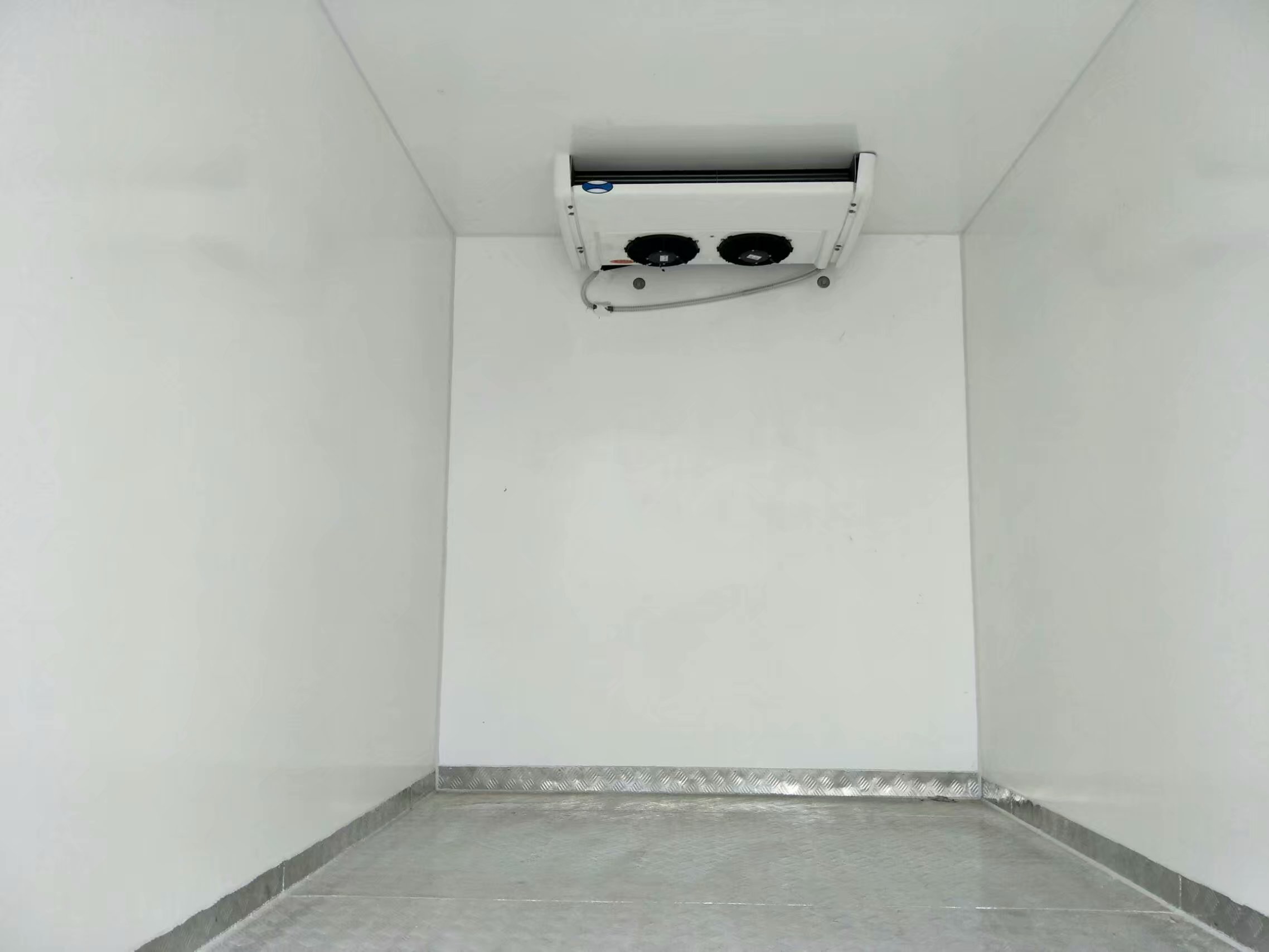 程力威小型冷藏車 大運(yùn)牌CGC5040XLCHDD33E型冷藏車