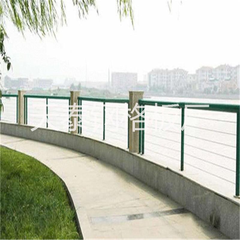 監(jiān)獄護(hù)欄網(wǎng)機(jī)場防護(hù)網(wǎng)廠家直銷