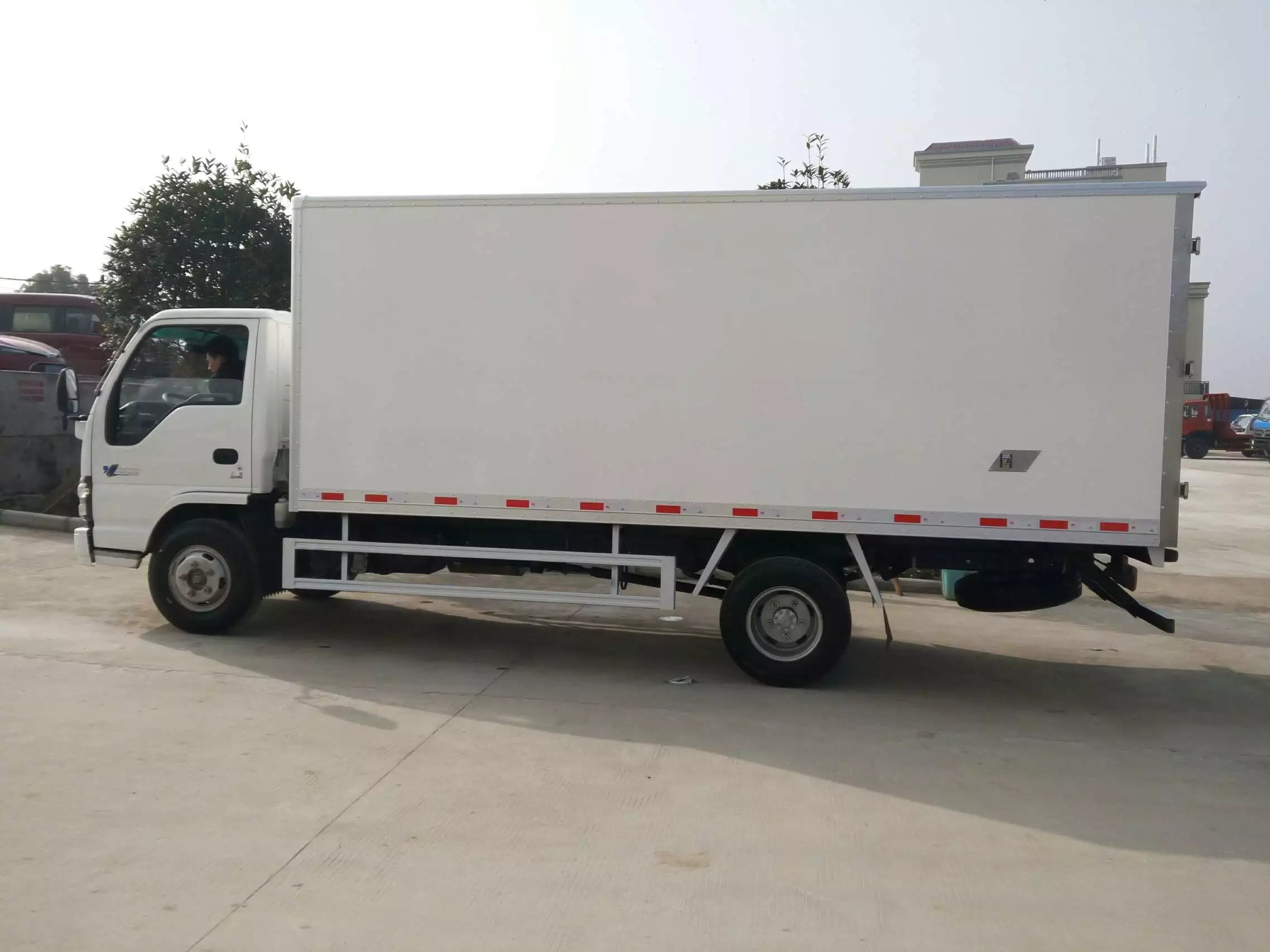 供應(yīng)五十鈴單排冷藏車廠家價格食品冷鏈