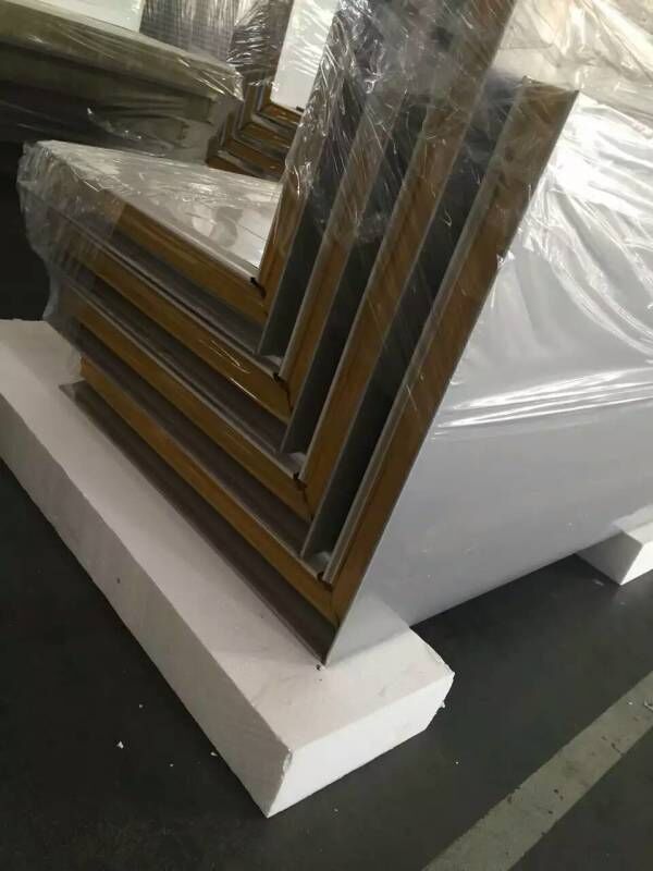 水波紋型聚氨酯封邊巖棉復(fù)合板