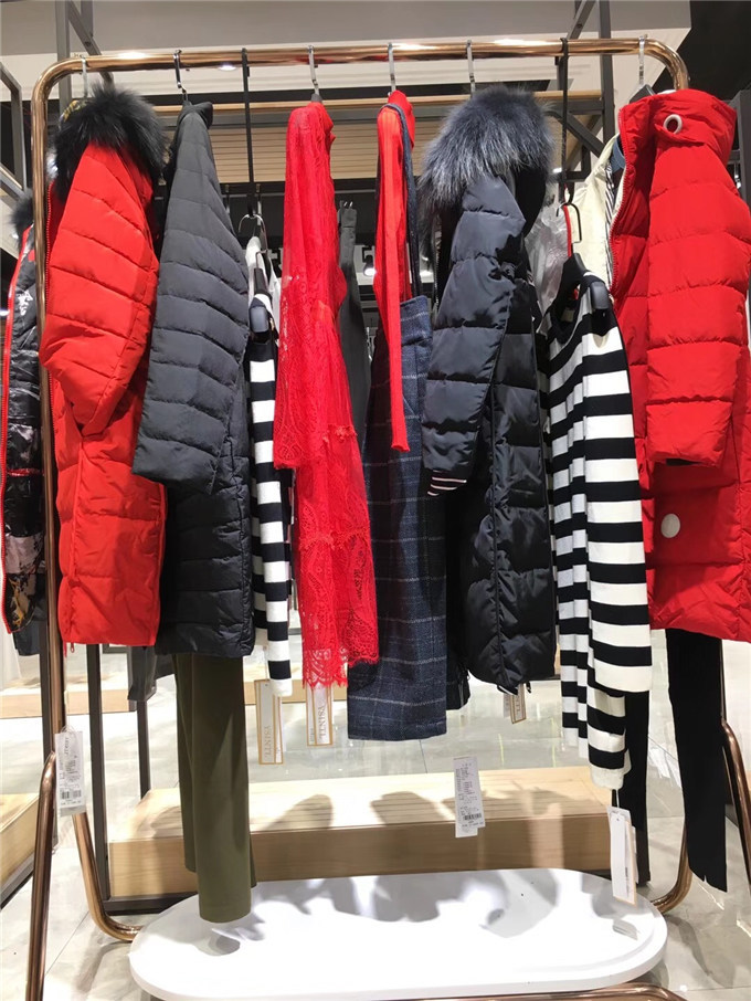 供應(yīng)施蔓shiman服裝尾貨批發(fā)折扣店衣服批發(fā)