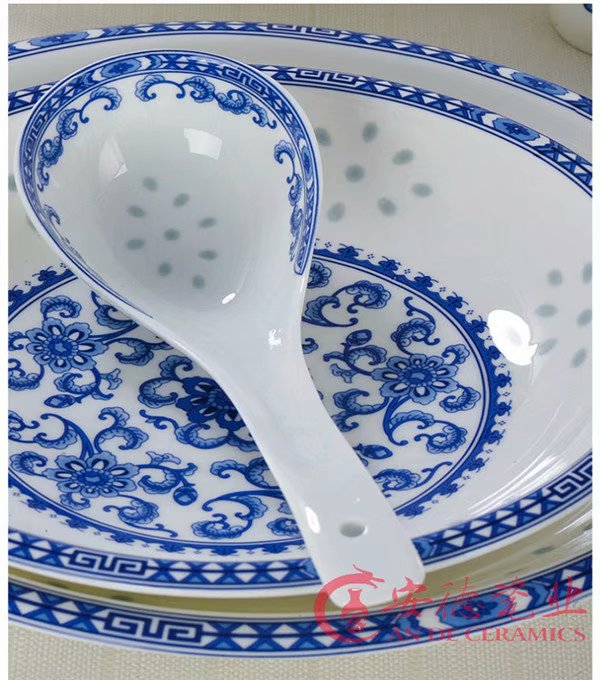 傳統(tǒng)青花玲瓏陶瓷餐具套裝廠家定制