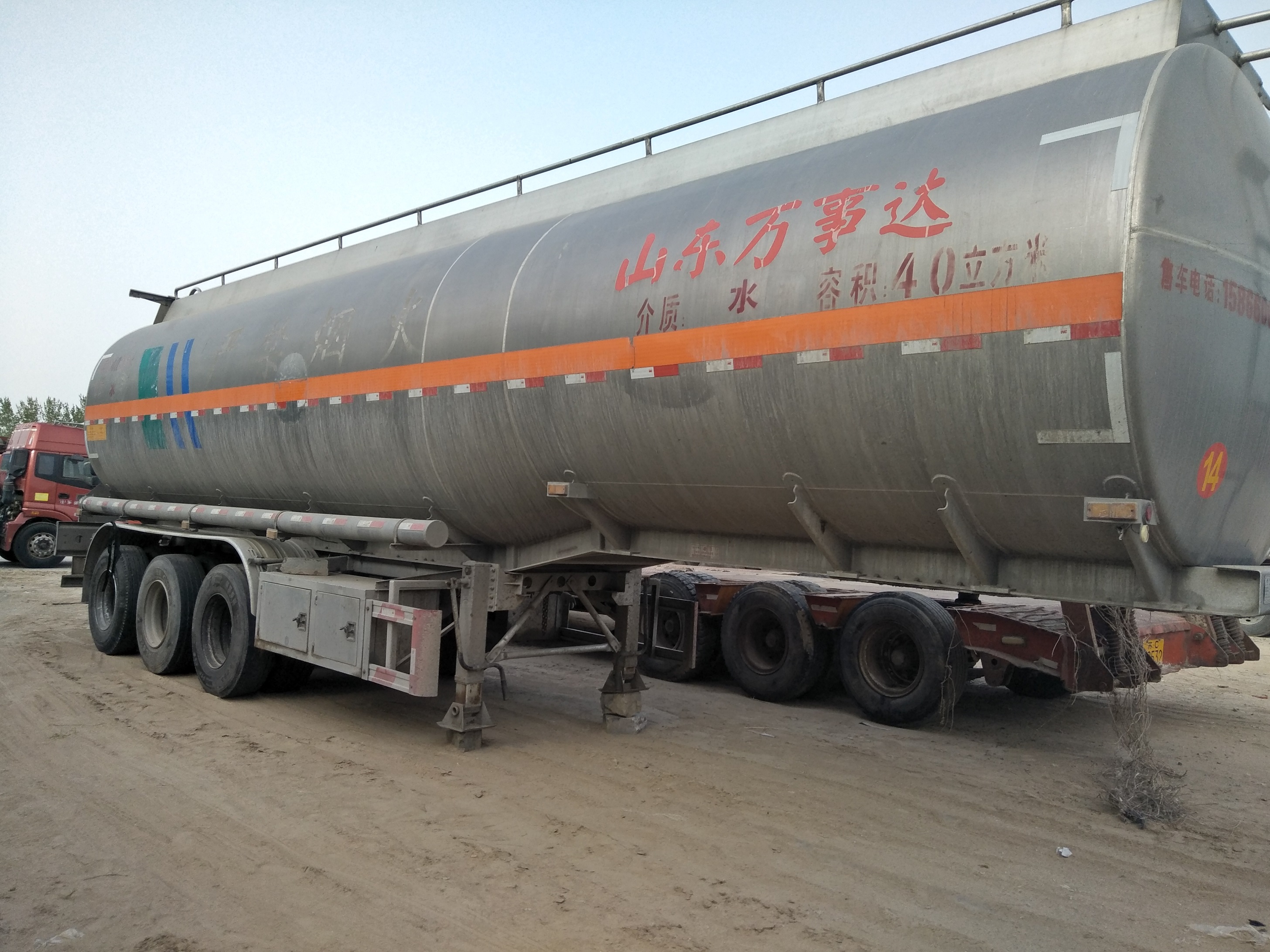 油罐車 運(yùn)油半掛車鋁合金半掛油罐車