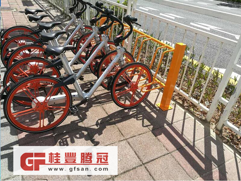 鎮(zhèn)江市區(qū)一大型商場安裝了自行車停