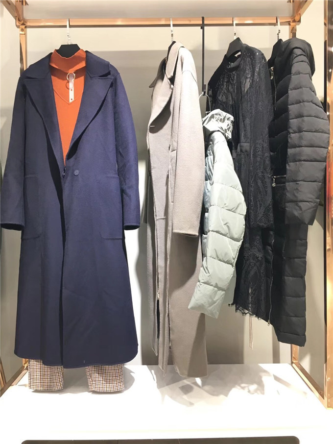 供應(yīng)施蔓shiman服裝尾貨批發(fā)折扣店衣服批發(fā)
