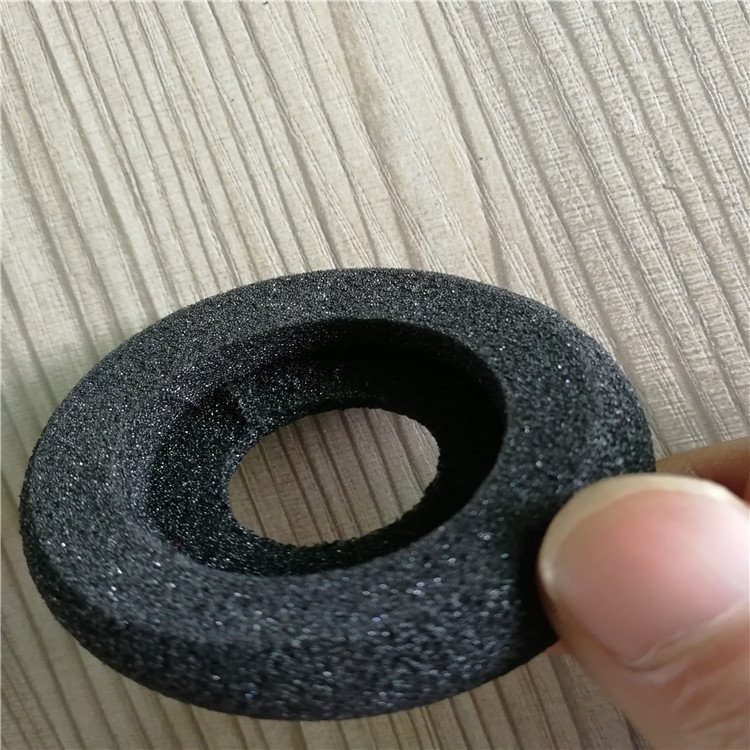 東莞專業(yè)訂做航空耳機(jī)套圖片/吸塑硅膠皮耳套報價/雙拼挖孔海綿耳套價格