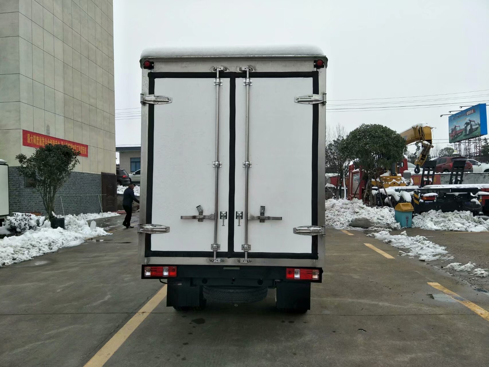 小型長安國5冷藏車（廂長2.7米）  冷鏈車 長安冷藏車生產(chǎn)廠家報價 供冷鏈車 長安冷藏車生產(chǎn)廠家報價