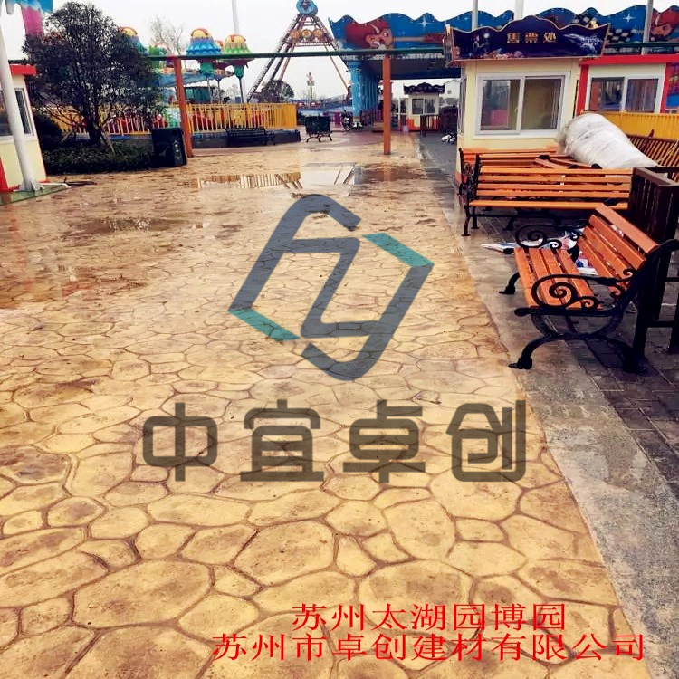 蘇州藝術(shù)壓模透水地坪廠家，蘇州壓模透水地坪施工廠家，蘇州壓模透水地坪施工電話