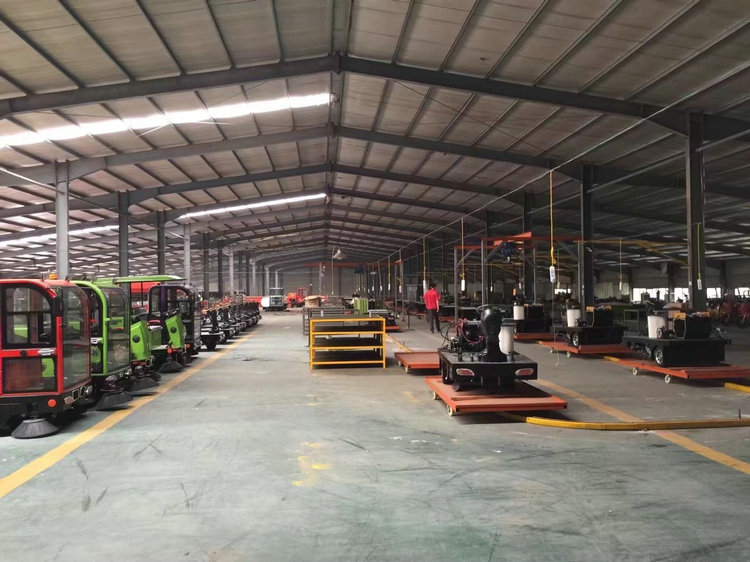 全封閉駕駛式滾刷掃地車  柳寶LB-1900曬水無塵工地林園掃地車