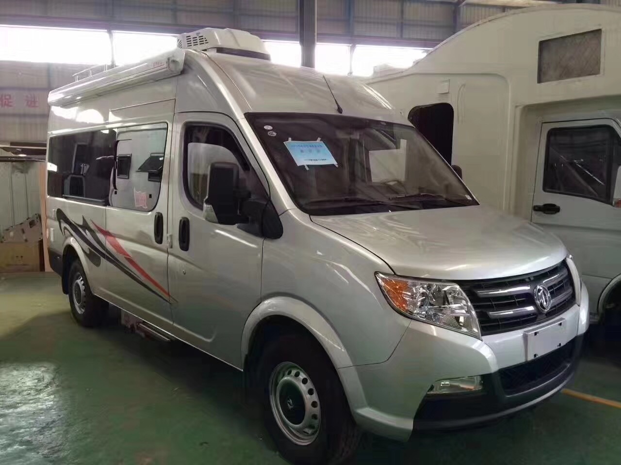 房車生產(chǎn)廠家，，大通高頂房車，東風(fēng)御風(fēng)房車，廠家活動(dòng)中，有現(xiàn)貨。