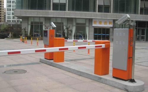 太原安裝道閘定做車牌識別柵欄桿直桿道閘